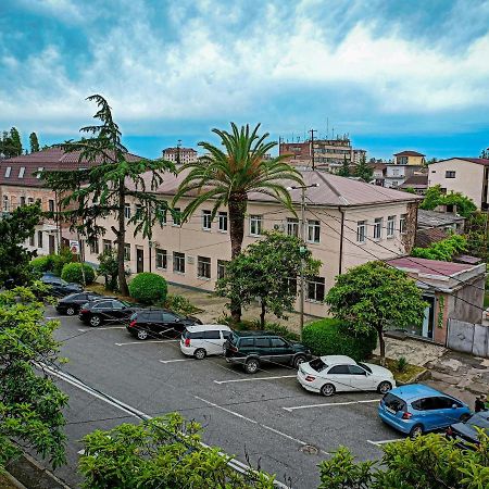 Мини-Отель В Центре Сухума - Аиааира Sochumi Exterior foto