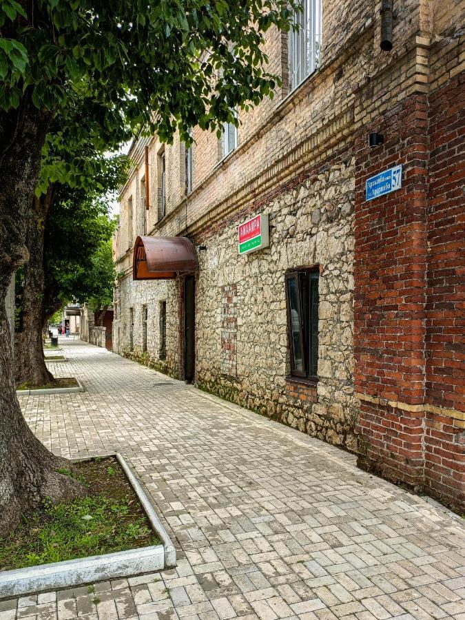 Мини-Отель В Центре Сухума - Аиааира Sochumi Exterior foto